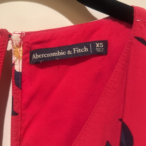 Abercrombie & Fitch Faux Wrap Dress Red with White Flowers - XS - Picture 6 of 8
